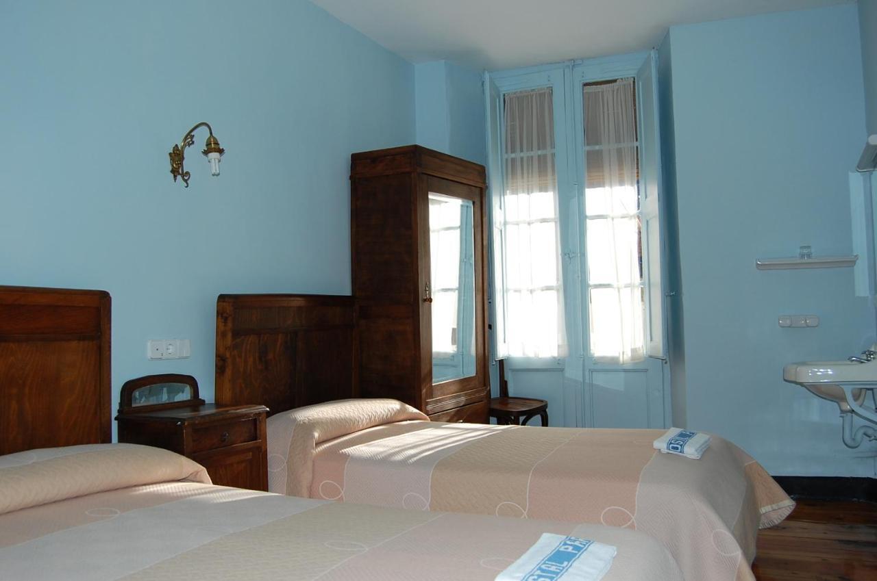 Hostal Paris Хака Экстерьер фото